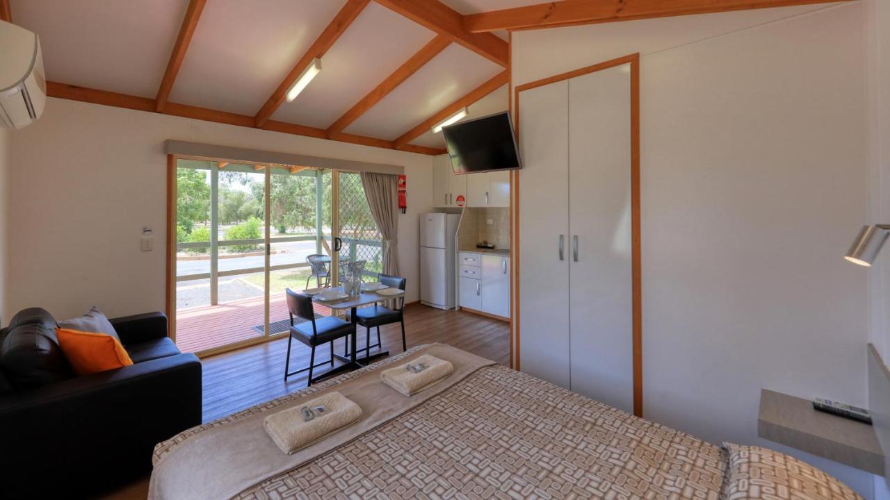 Cobar Caravan Park מראה חיצוני תמונה